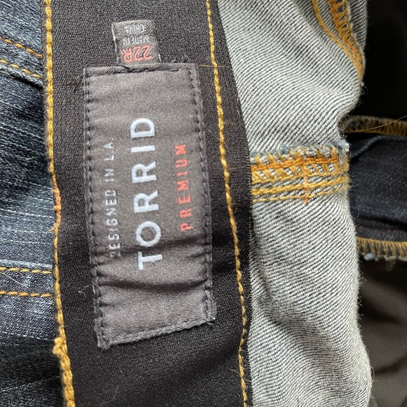 Torrid Bombshell Skinny Jean 22R - Picture 2 of 2